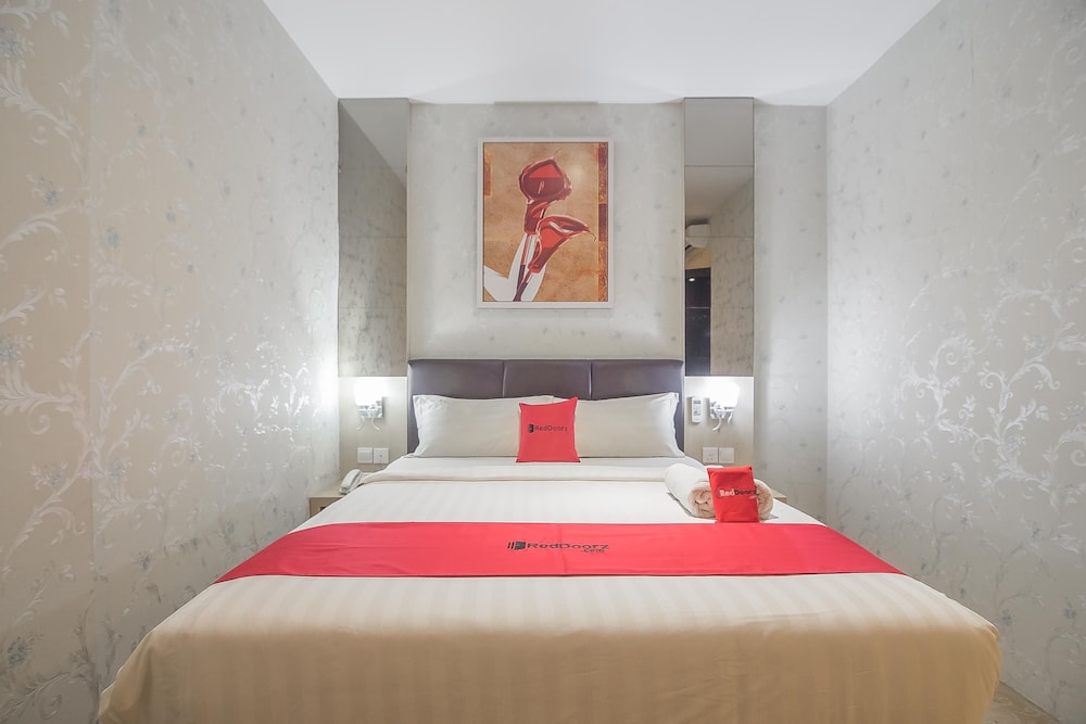 RedDoorz Premium near Grand Batam Mall 30/50