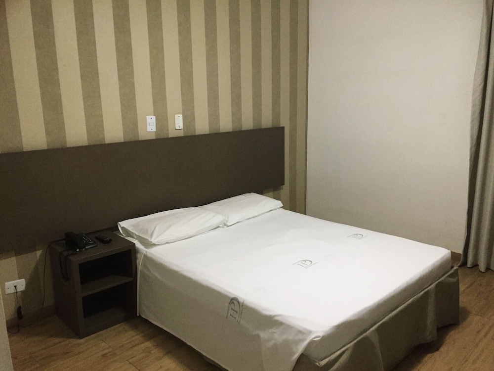 David Plaza Hotel 32/56