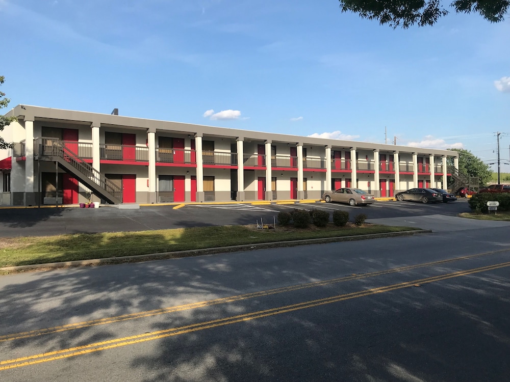 Americas Best Value Inn Ft Jackson 6/32