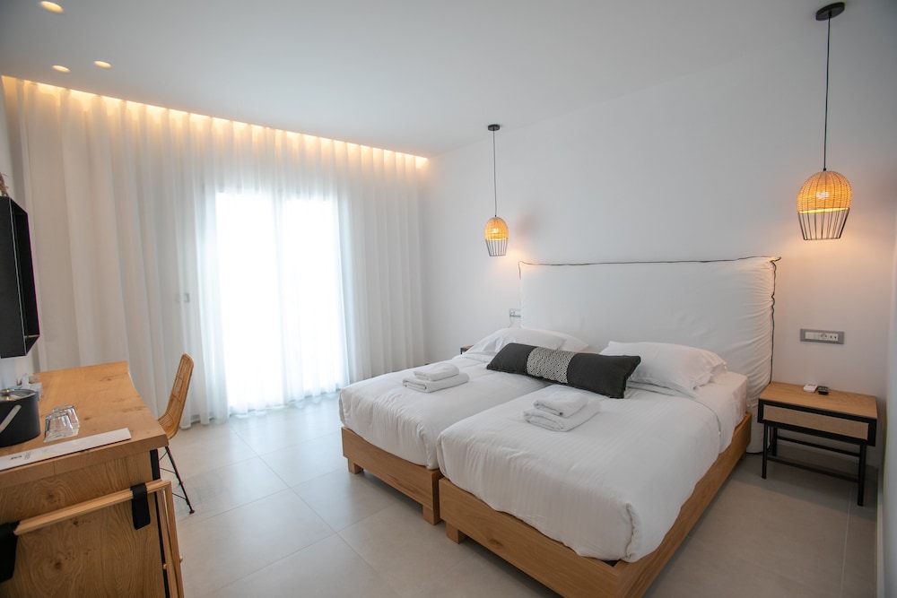 2 BEDROOMS, FAMILY, PARTIAL SEA VIEW