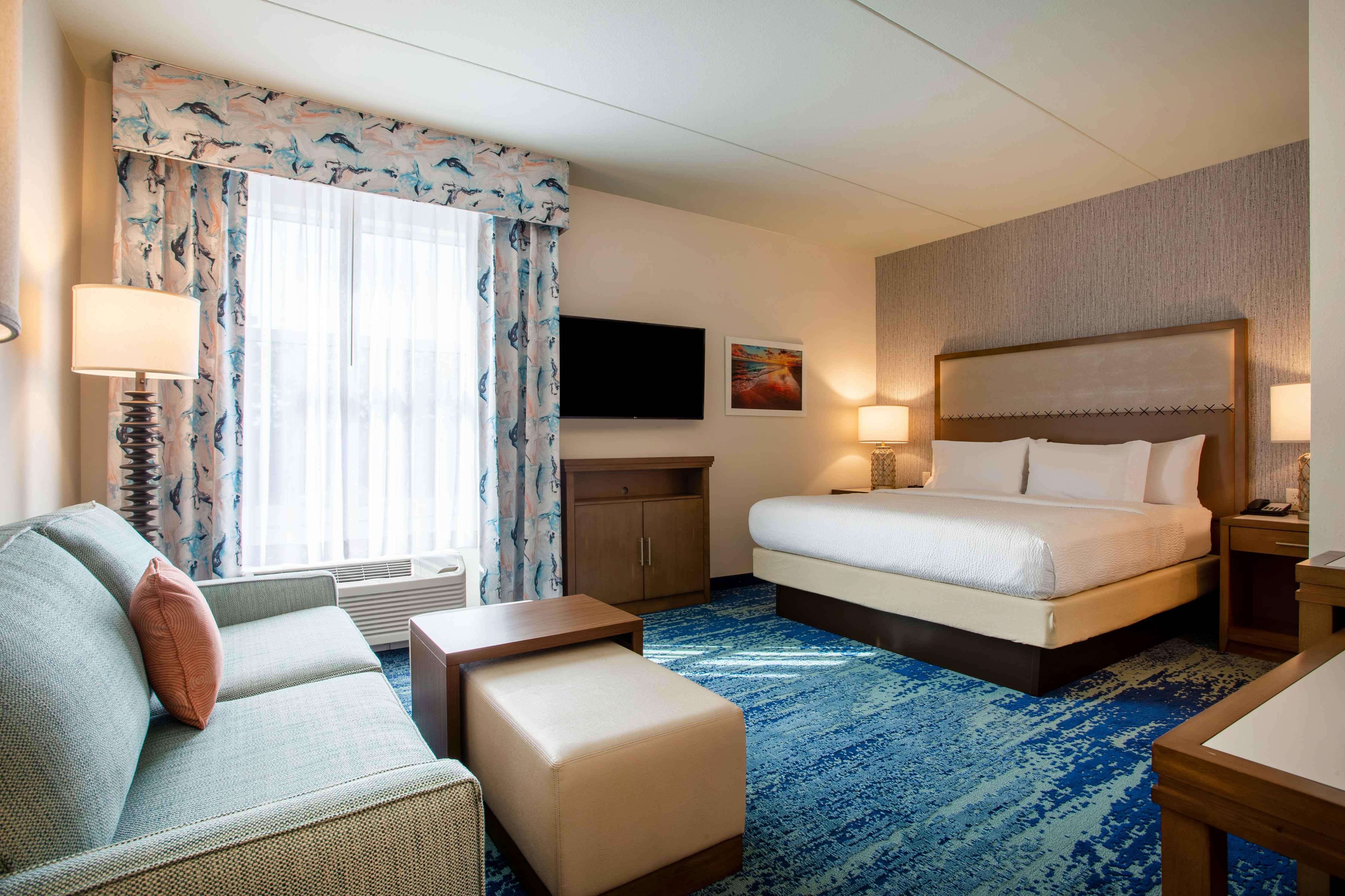STUDIO, SUITE, KING BED