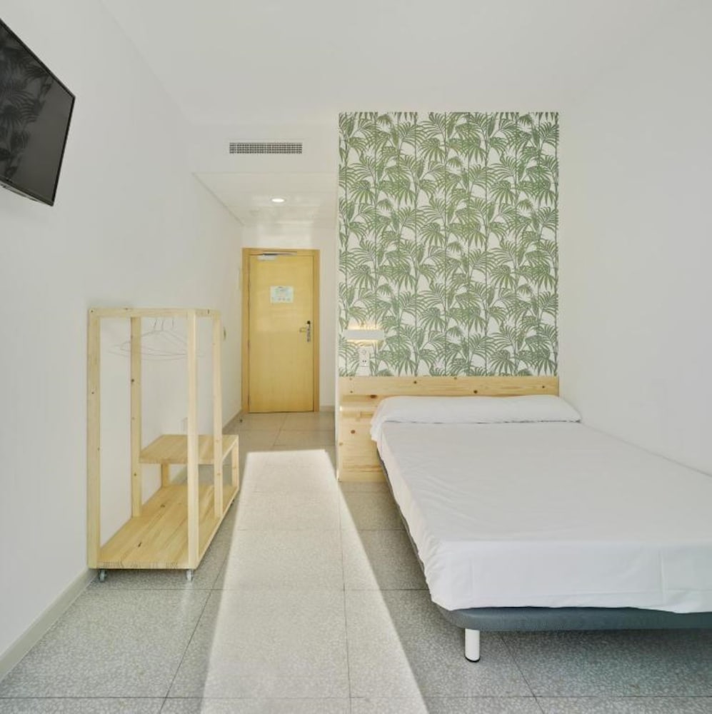 1 BEDROOM, TOWER, ACCESSIBLE