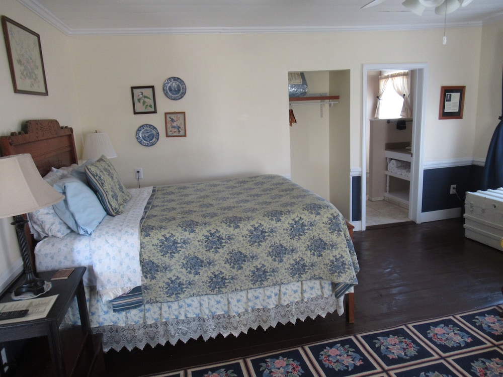 Carrier Houses Bed and Breakfast 45/60
