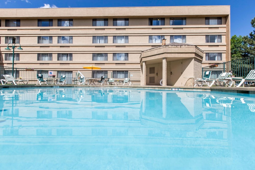 Comfort Inn Near Vail Beaver Creek 8/39