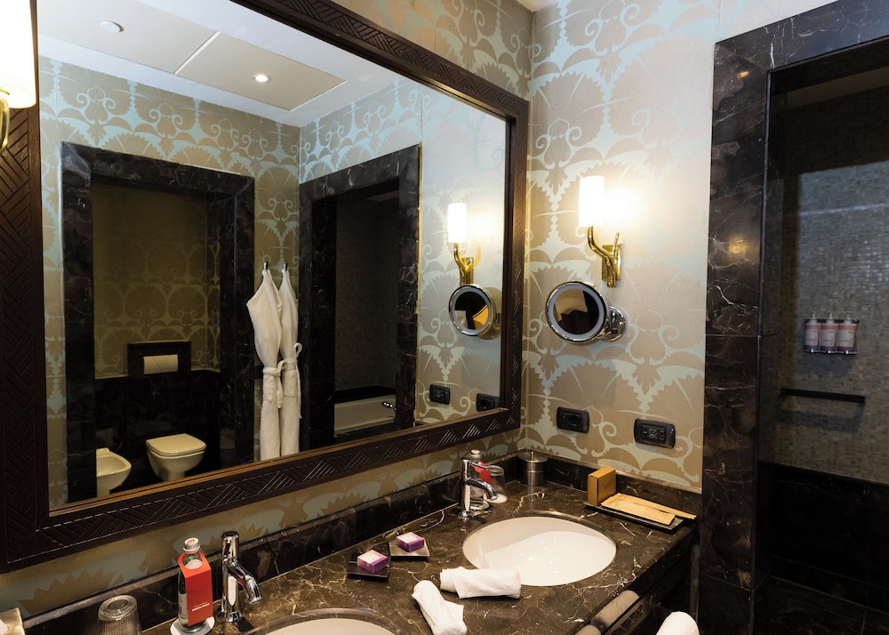 Movenpick Ambassador Hotel Accra 50/50