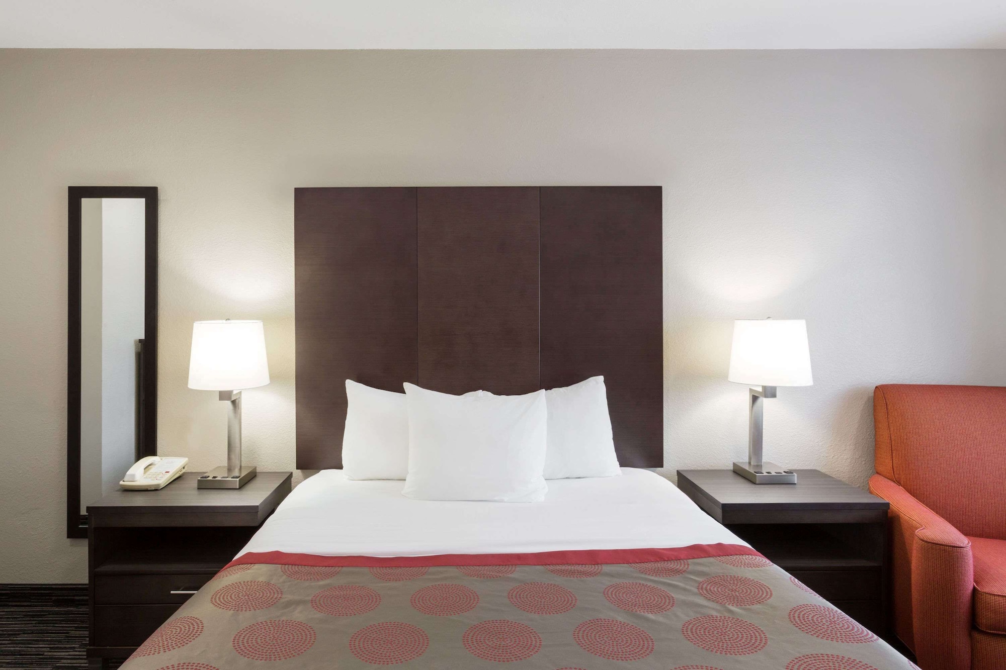 غرفة قياسية بسرير كوين، Ramada By Wyndham Monterey 2/3