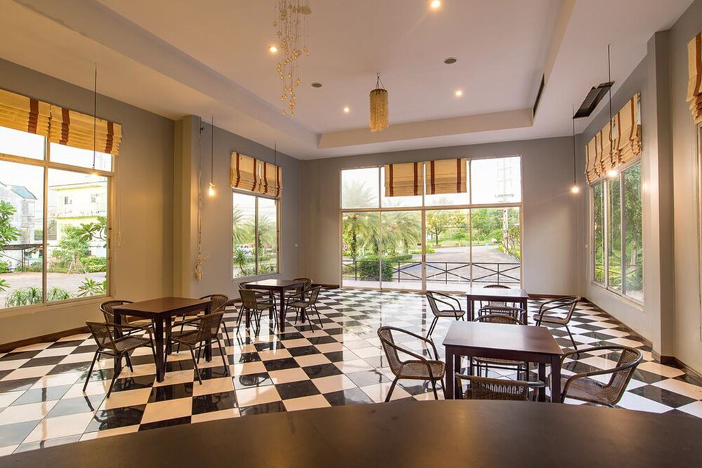 Krabi Home Town Boutique 36/38