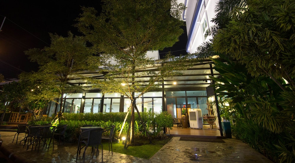 Primetime Hotel 16/20