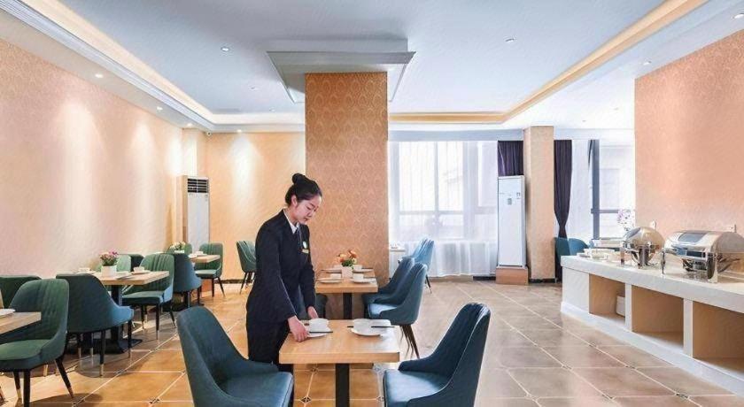 Vienna Hotel (Taicang Zhenghe Road) 34/40