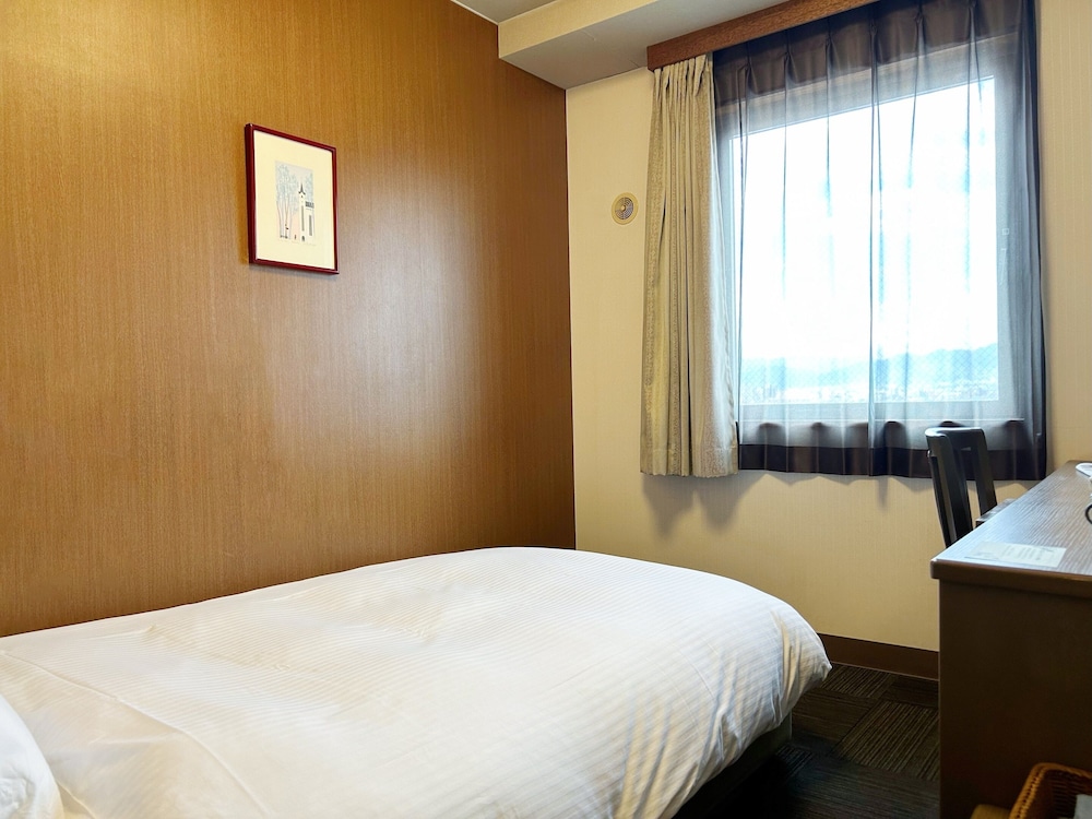 ROOM, SINGLE