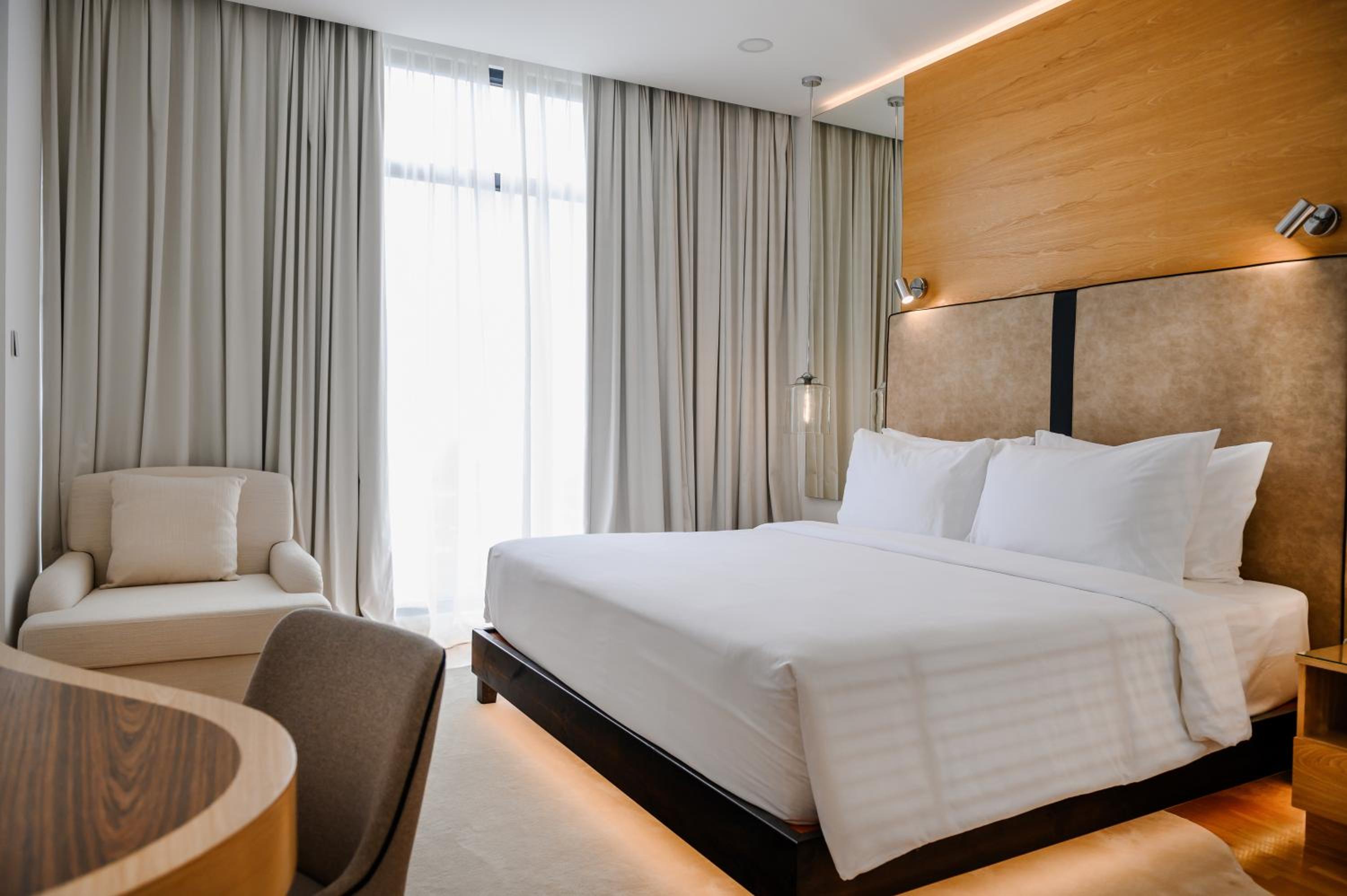 1 Bedroom, Suite, Apartment