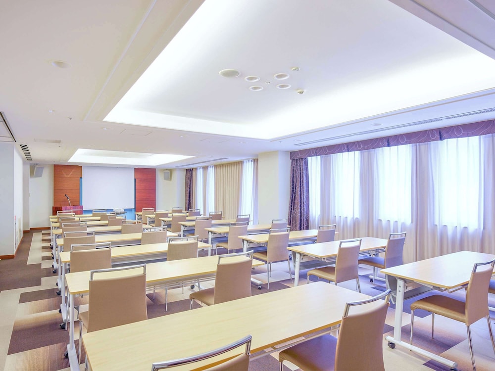 Mercure Okinawa Naha 52/65