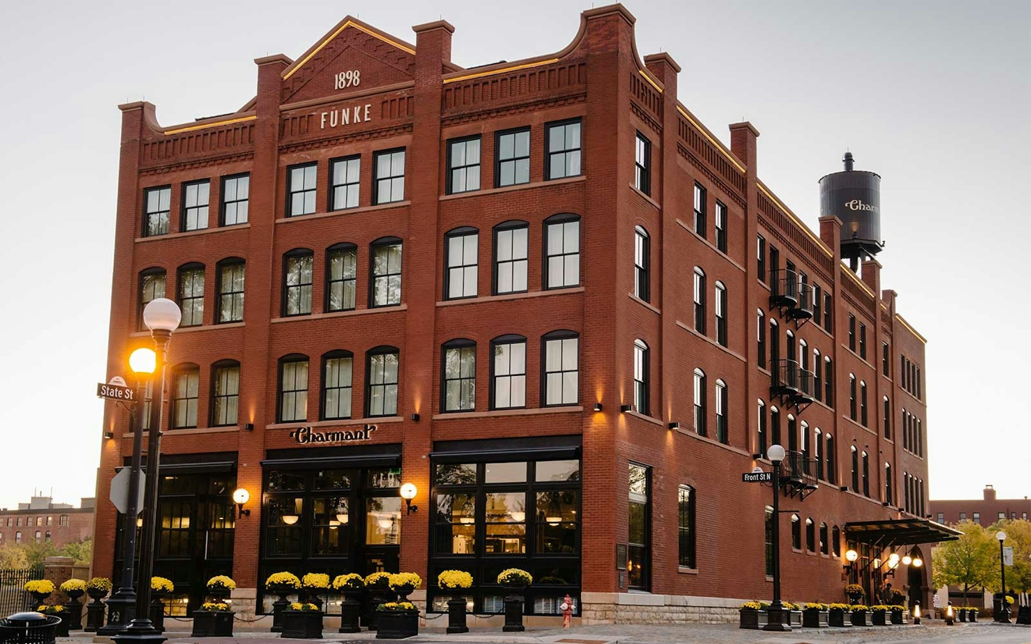 The Charmant Hotel 4/80