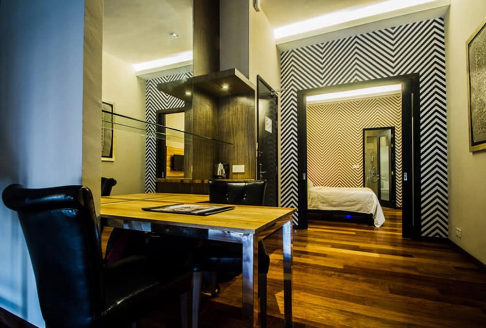 The Ranee Boutique Suites 63/74