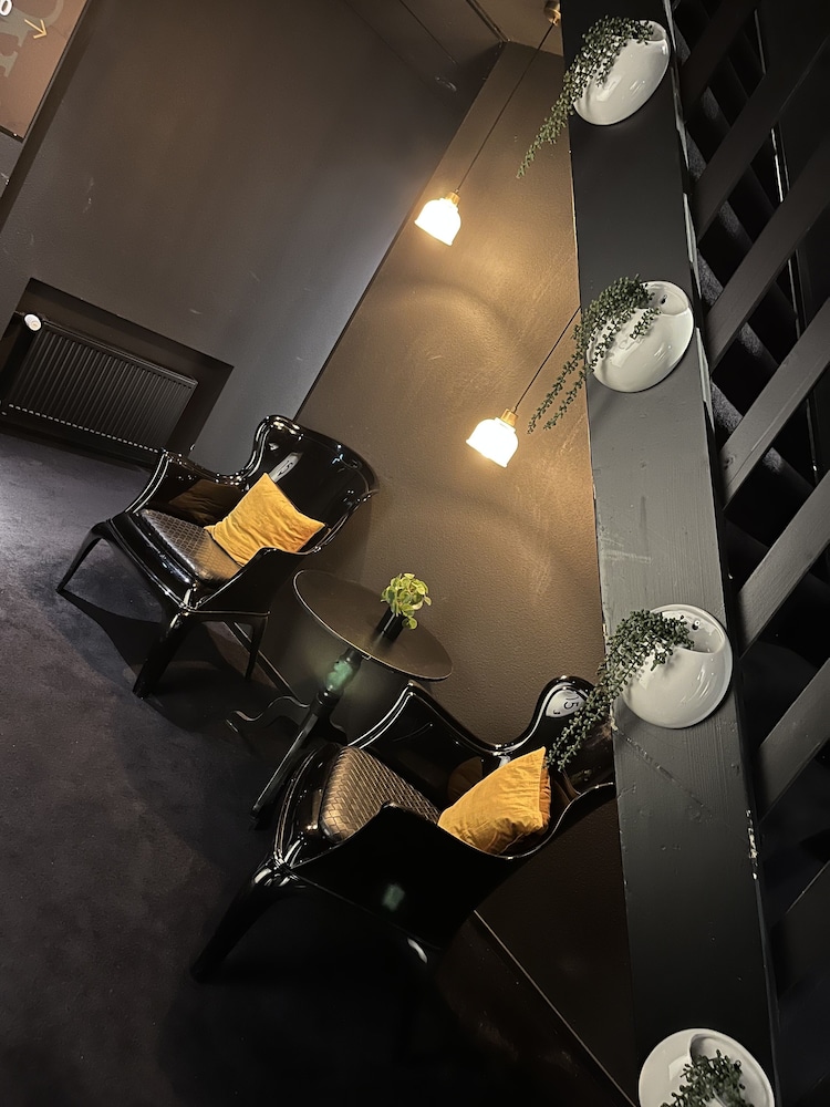 BOUTIQUE HOTEL GLOW 35/40