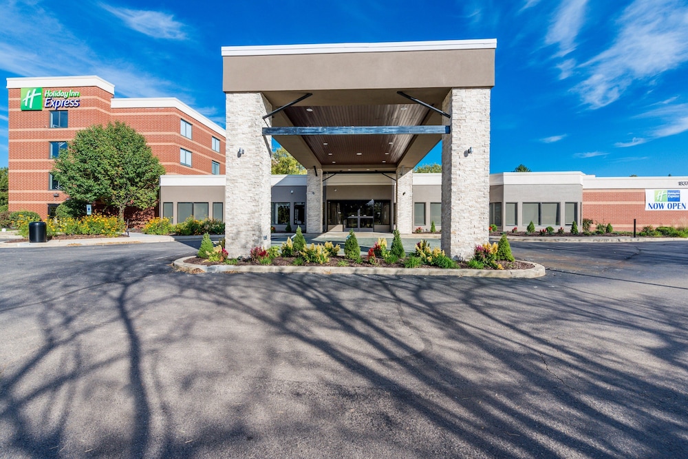 Holiday Inn Express Naperville 64/69