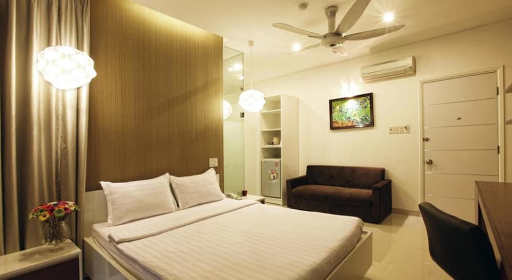 DELUXE, DOUBLE BED