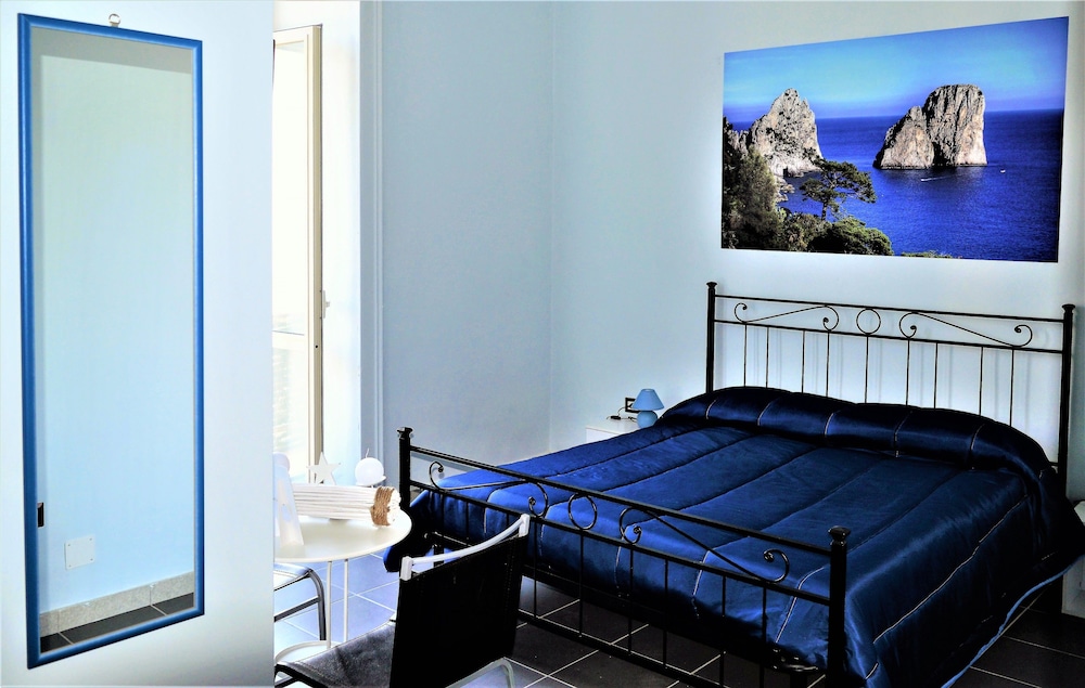 Napoli Station B&B 12/48