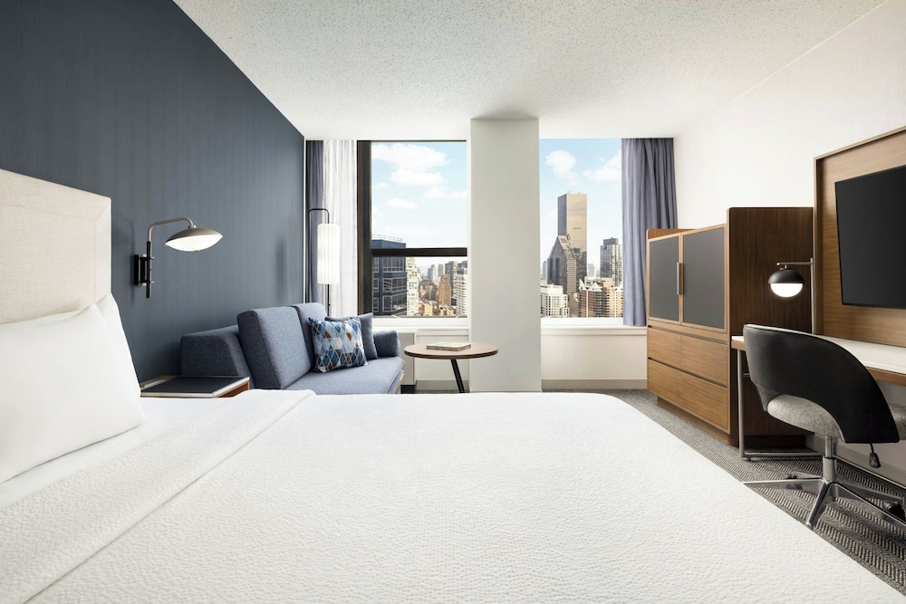 غرفة ديلوكس بسرير كينج مع أريكة، Courtyard New York Manhattan/Midtown East 7/10