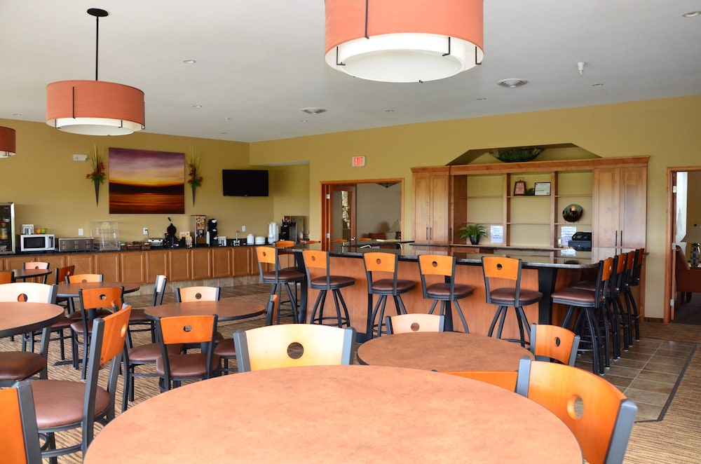 Cobblestone Inn and Suites Newton (ex. Boulders Inn & Suites) 44/55