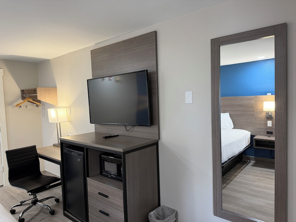 Baymont by Wyndham Newark/Wilmington 40/53