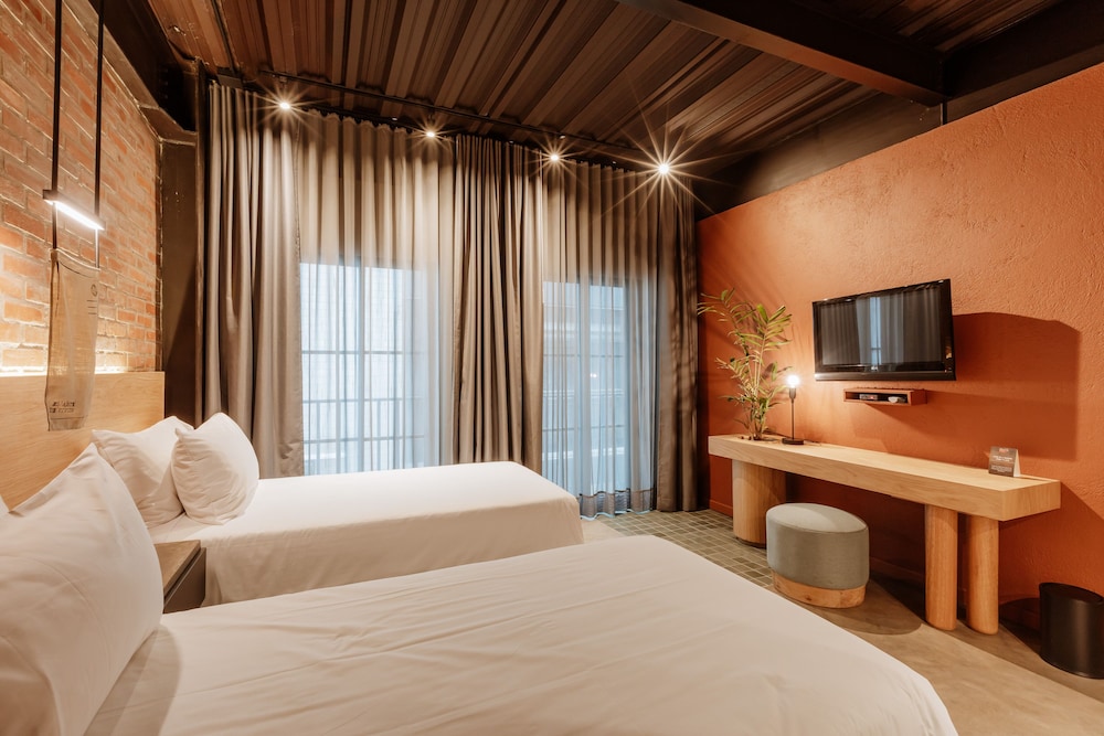 ROOM, TWIN BEDS