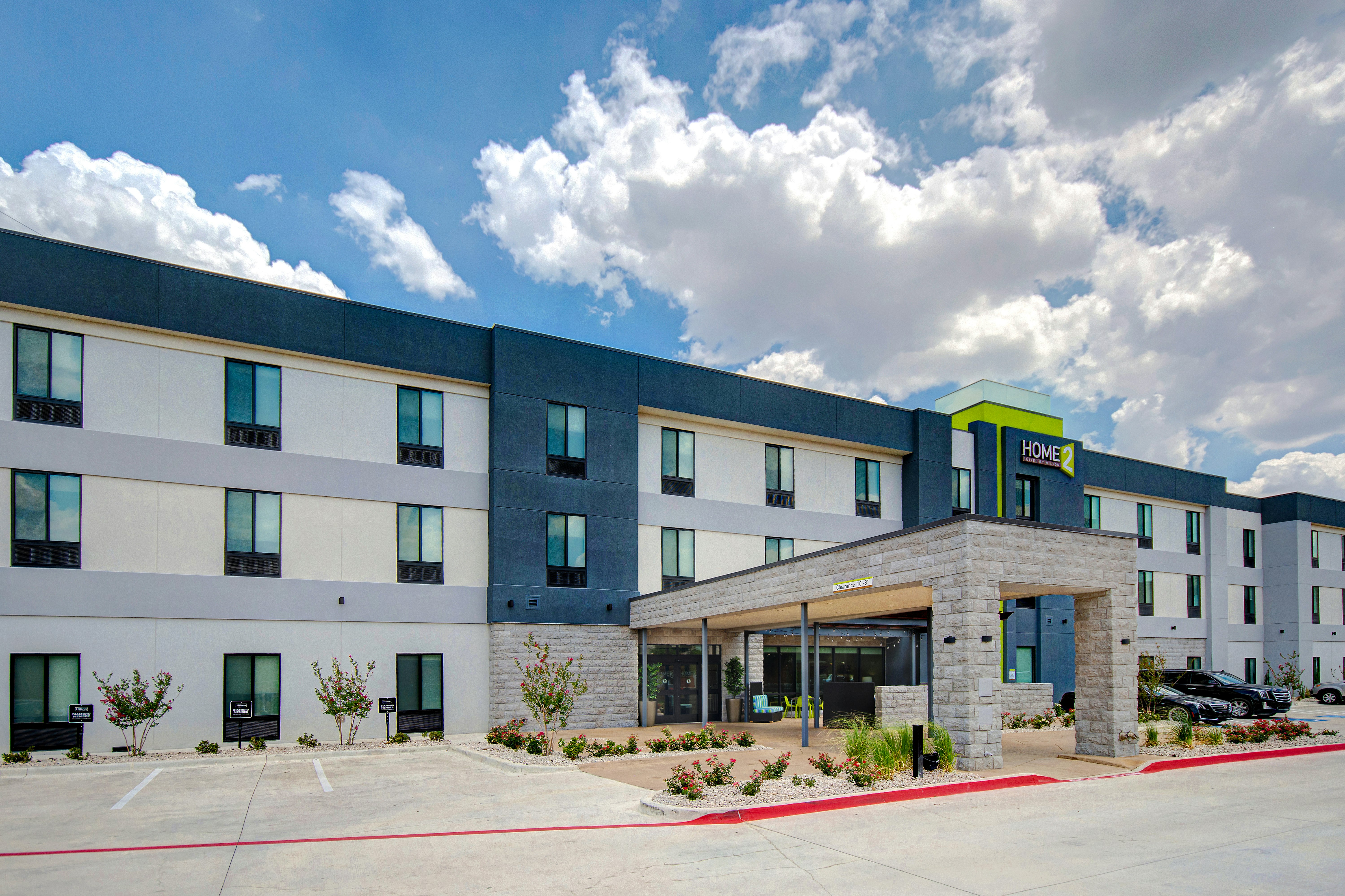 Home2 Suites by Hilton Burleson 25/26