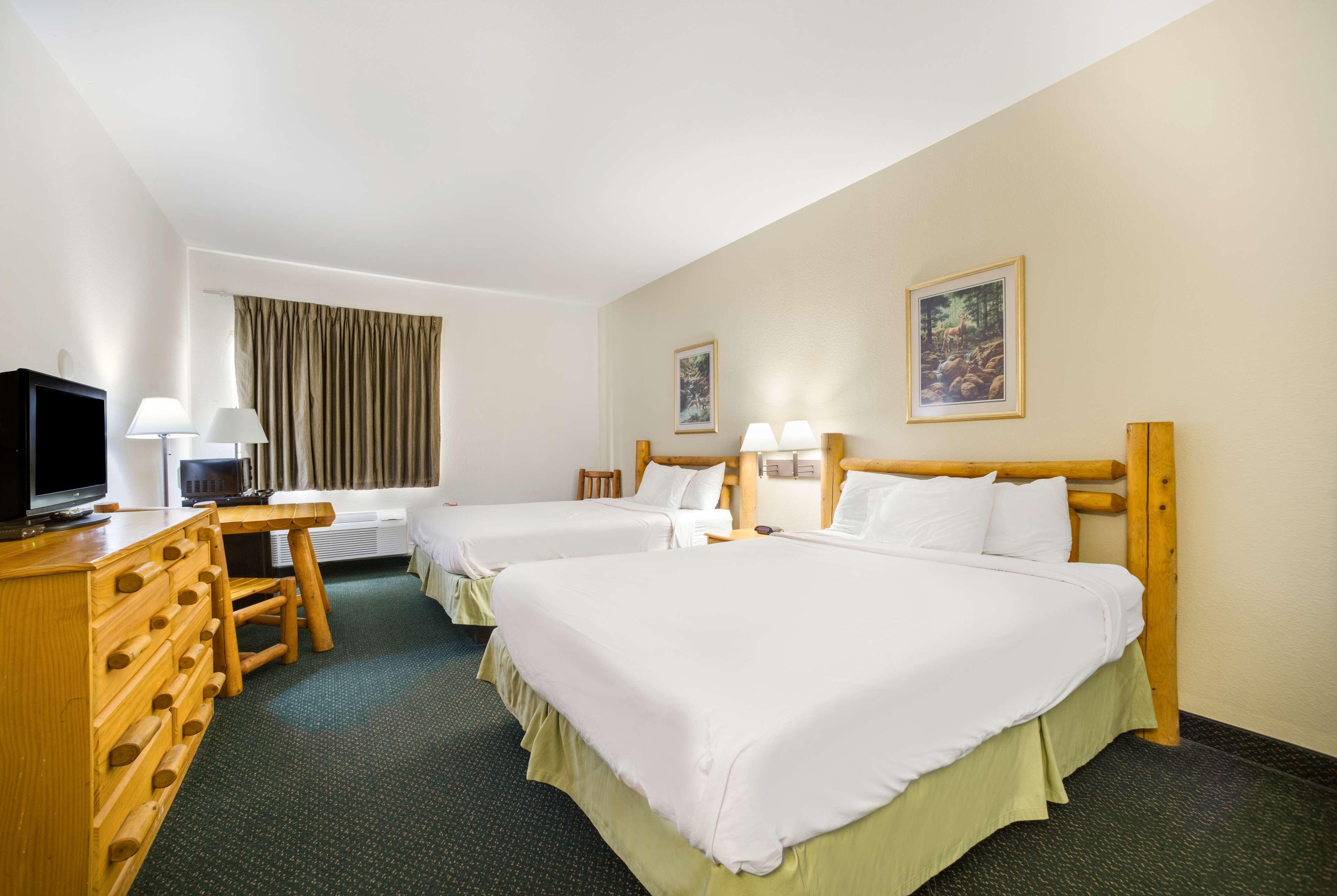 غرفة بسرير كوين وسرير كوين، Knights Inn New Florence 2/3