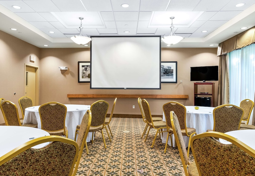 Hampton Inn Nashua 41/43