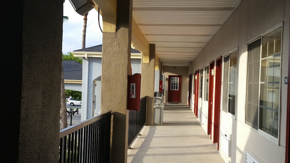Texas Inn Downtown Mcallen 23/28