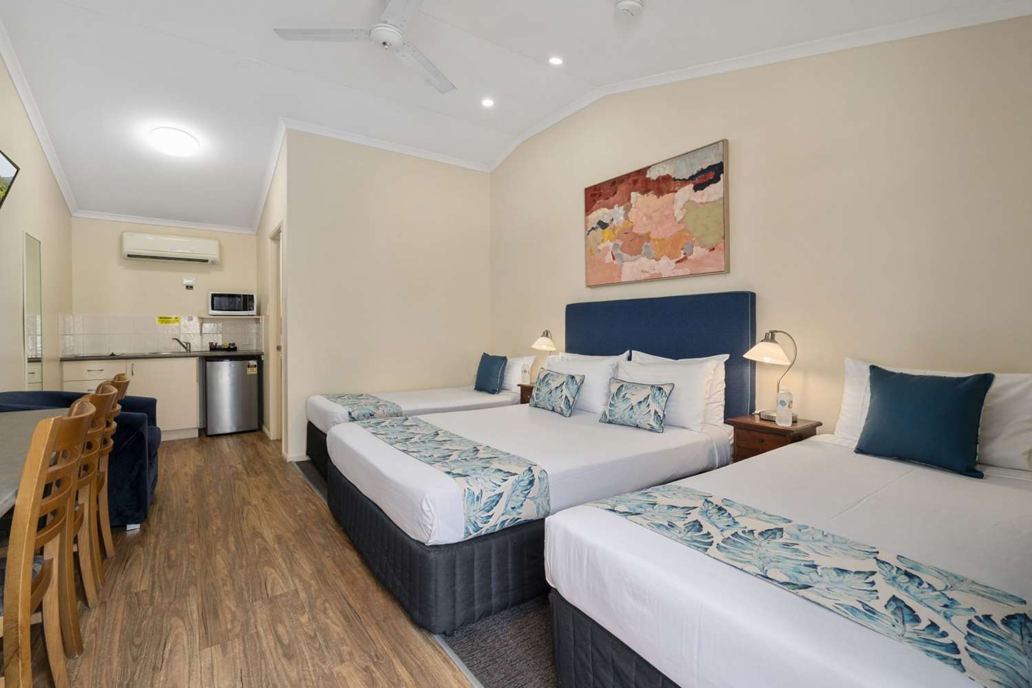 Family, Queen and Twin Beds, Kitchenette