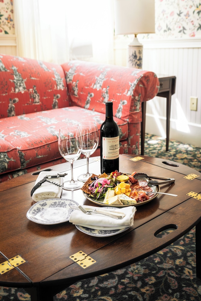 The Red Lion Inn 34/47