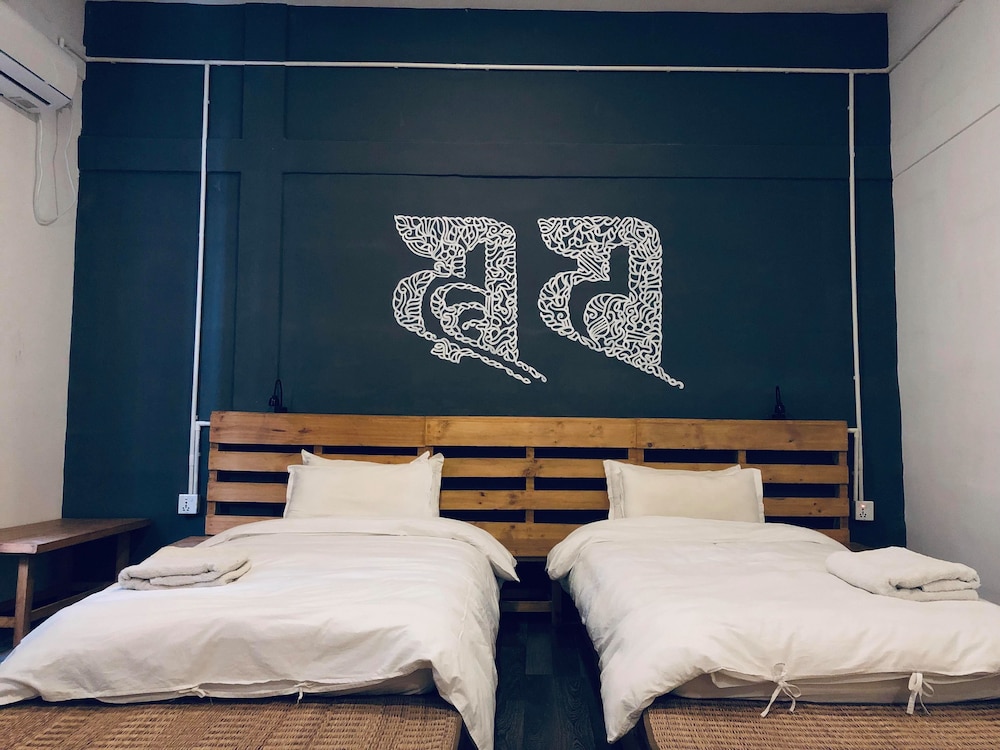Deluxe, Twin Beds