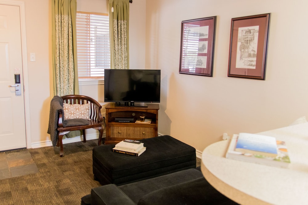 Vineyard Court Designer Suites Hotel 21/56
