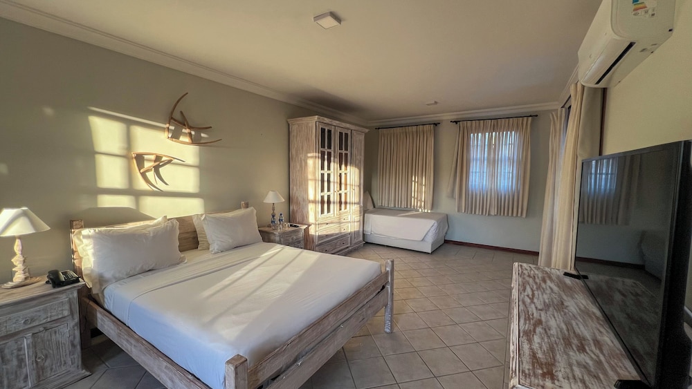 Room, Quadruple, Double and Twin Beds, Pool Front, Main Building