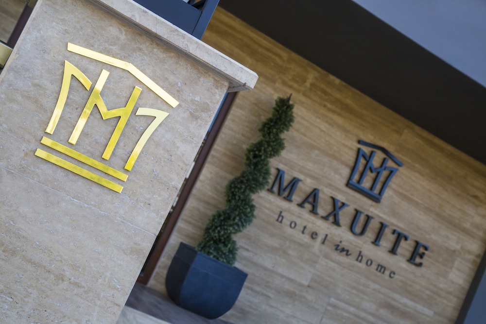 Maxuite Hotel In Home 3/37