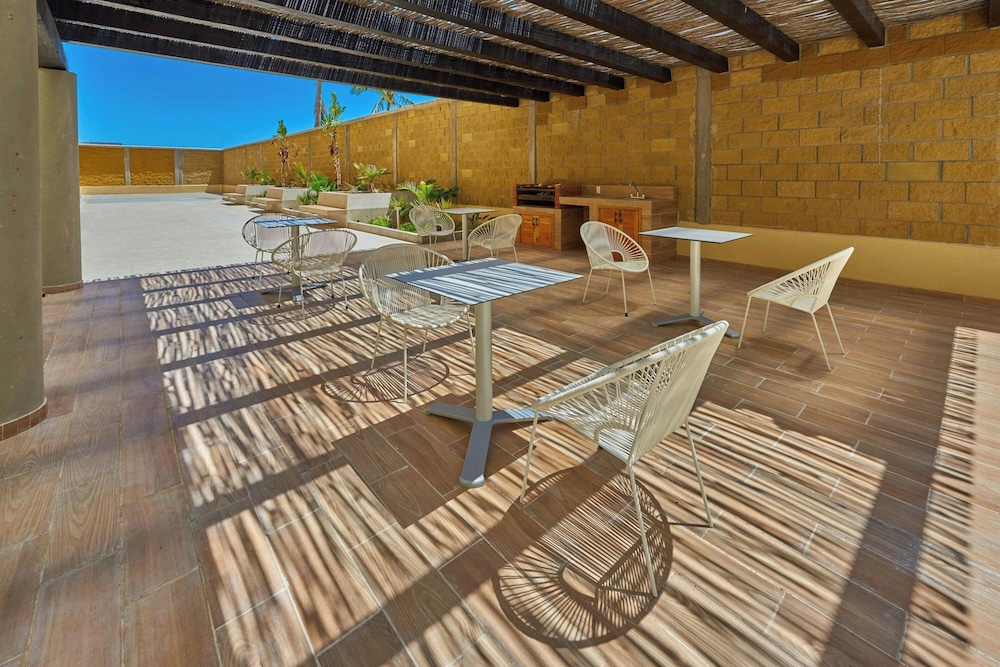City Express Plus by Marriott Cabo San Lucas 40/69