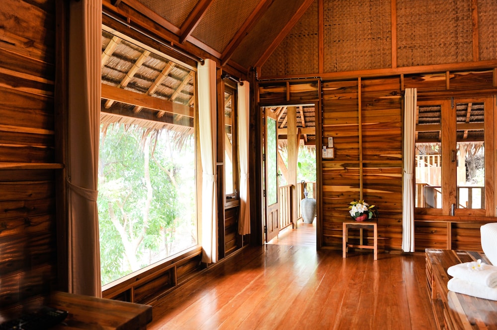 Phi Phi Phu Chalet Beach Resort 8/42