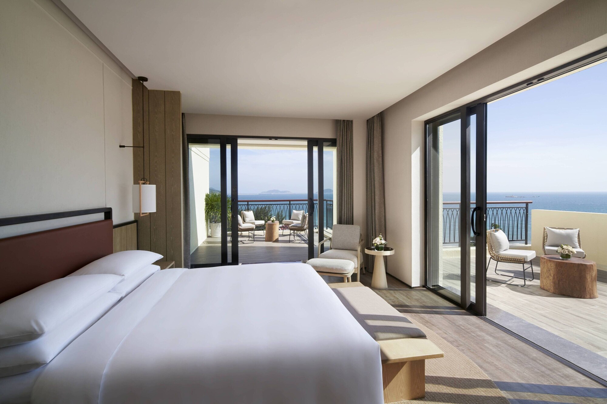 1 Bedroom, Panoramic, Suite, King Bed, Ocean Front, Smoking