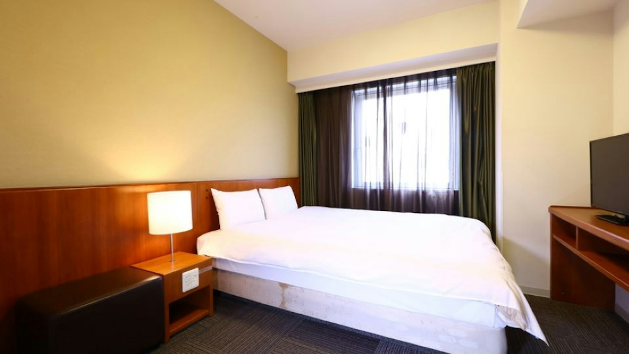 ROOM, QUEEN BED