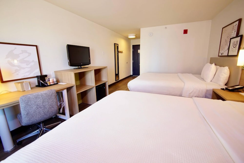 Room, 2 Queen Beds, Quality Inn & Suites Georgetown - Seaford 2/3