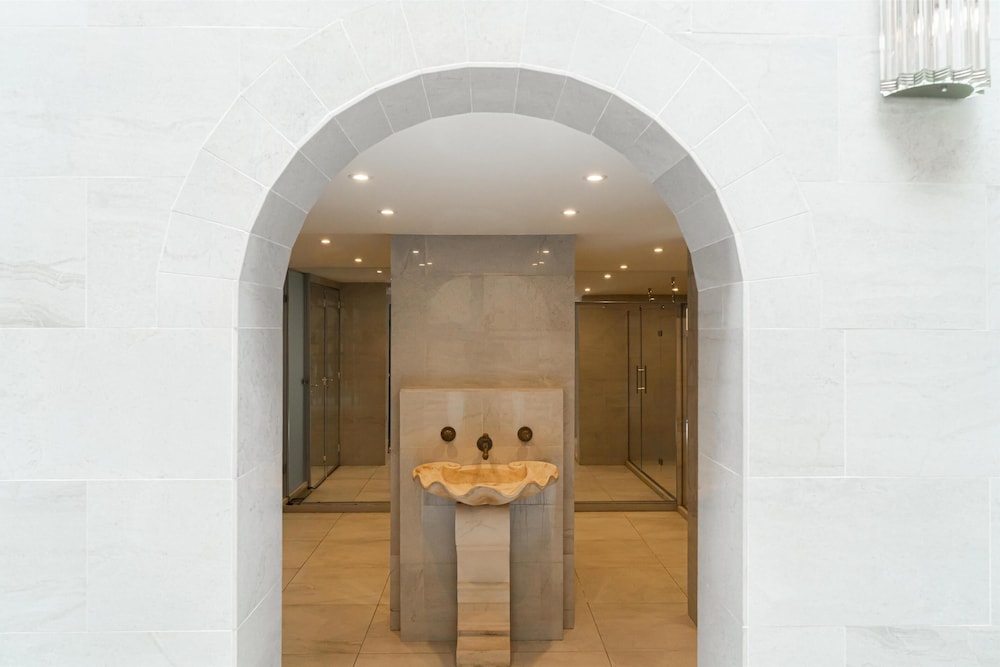 Cour des Loges Lyon, A Radisson Collection Hotel 8/79