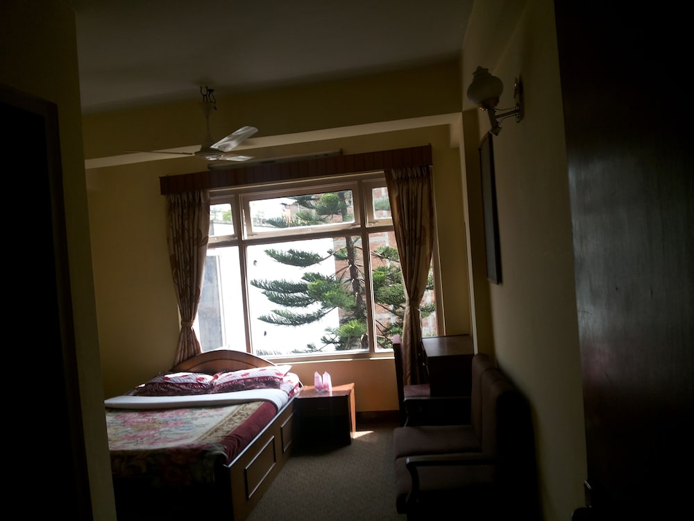 Hotel Discovery Inn 27/49