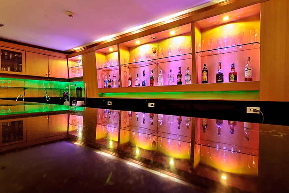 BOSSOTEL INN 2/34