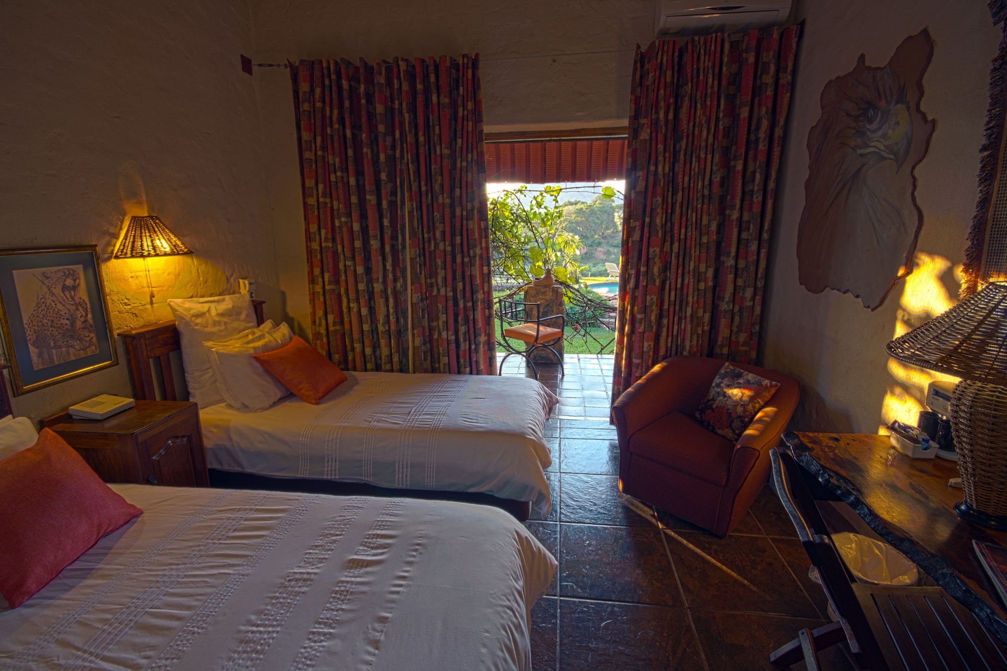 ROOM, TWIN BEDS