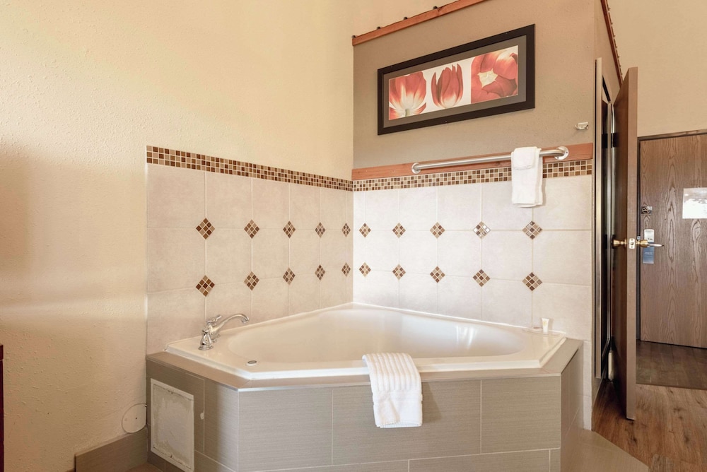 Comfort Inn Suites 73/75
