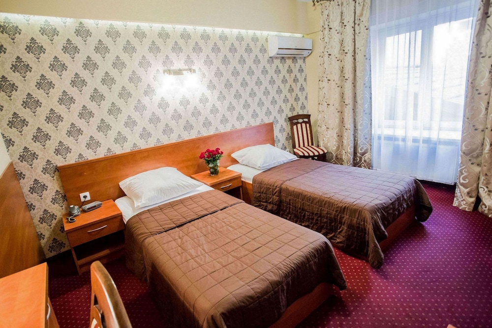 Maksymilian Hotel 8/70