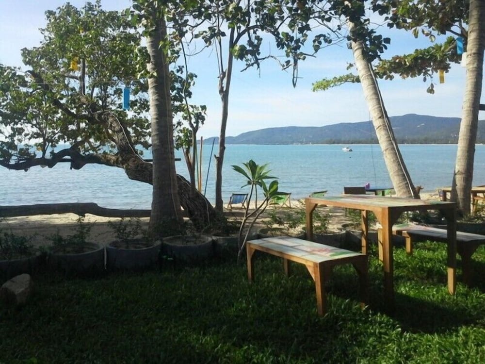 Think & Retro Cafe Lipa Noi Samui 57/62