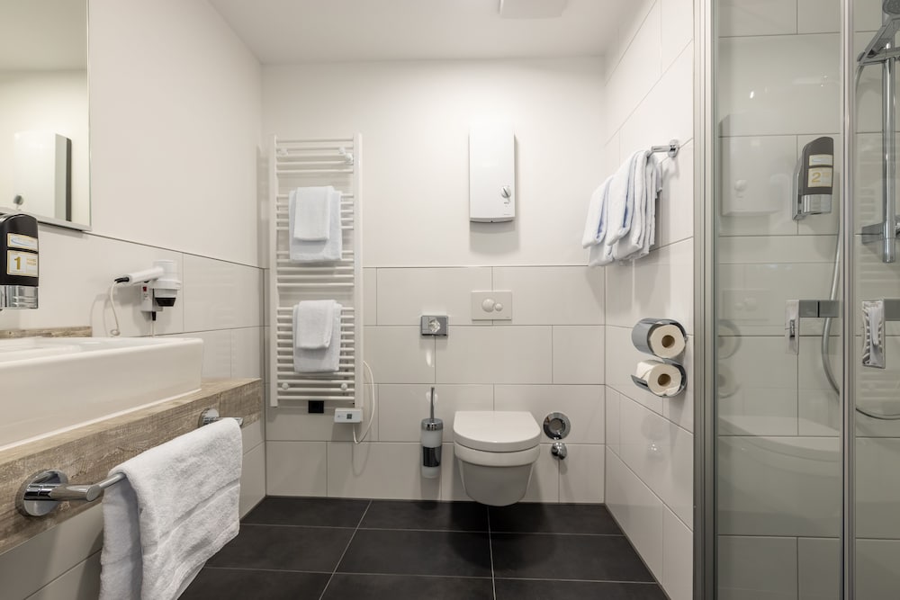 Trip Inn Living and Suites 41/42