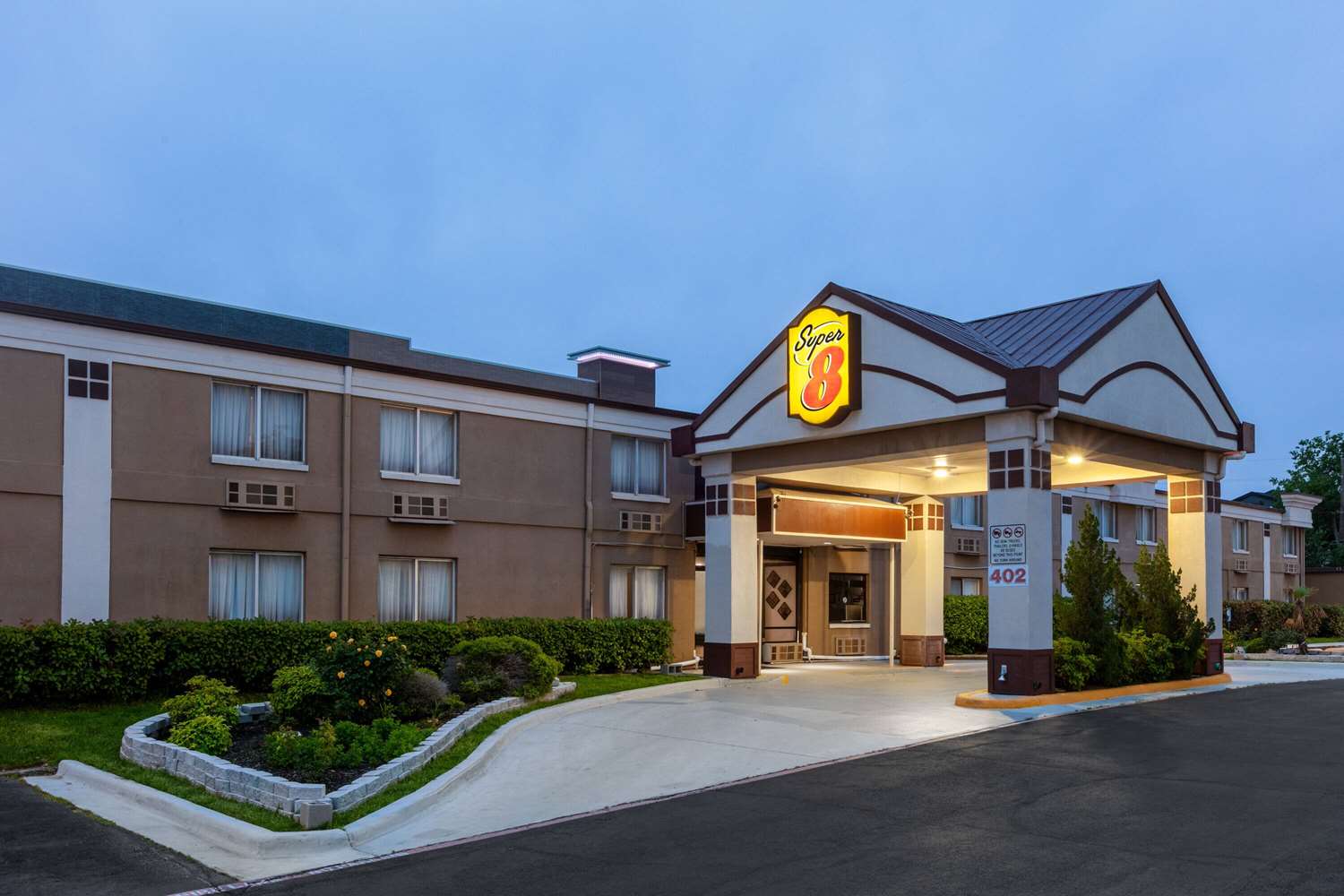 Super 8 By Wyndham Grand Prairie North 1/29